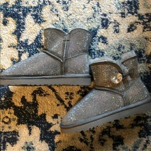 Women’s Snow Boots size 9 Gray